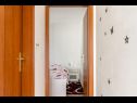 Apartments Jurica - 300 m from sea: A1 Lea(2+1), A2 Roko(2+1) Split - Riviera Split  - Apartment - A2 Roko(2+1): hallway