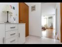 Apartments Jurmar - with terrace : A1(4+2)  Split - Riviera Split  - Apartment - A1(4+2) : hallway