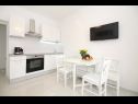 Apartments Anamarija - garden terrace : A1(4) Split - Riviera Split  - Apartment - A1(4): kitchen and dining room