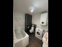 Apartments Miro - modern: A1 prizemlje(2+2), A2 desni(3+2), A3 lijevi(3+2) Split - Riviera Split  - Apartment - A2 desni(3+2): bathroom with toilet
