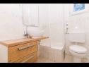 Holiday home Bože - 10m from the sea: H(10+2) Drvenik Mali (Island Drvenik Mali) - Riviera Trogir  - Croatia - H(10+2): bathroom with toilet