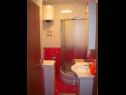 Apartments Milan - 10 m from the sea A2(2+1) Drvenik Veli (Island Drvenik Veli) - Riviera Trogir  - Apartment - A2(2+1): bathroom with toilet