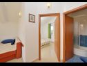 Apartments Ljuba - 200m from beach: A1 (2+2) ISTOČNI, A2(2+2) ZAPADNI Cove Ljubljeva (Vinisce) - Riviera Trogir  - Apartment - A2(2+2) ZAPADNI: hallway