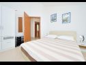 Apartments Ljuba - 200m from beach: A1 (2+2) ISTOČNI, A2(2+2) ZAPADNI Cove Ljubljeva (Vinisce) - Riviera Trogir  - Apartment - A2(2+2) ZAPADNI: bedroom