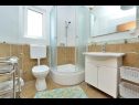 Apartments Ljuba - 200m from beach: A1 (2+2) ISTOČNI, A2(2+2) ZAPADNI Cove Ljubljeva (Vinisce) - Riviera Trogir  - Apartment - A1 (2+2) ISTOČNI: bathroom with toilet