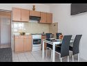 Apartments Vin - 40 m from sea: A1 (4+1), A2 (2+2), A3 (2+2) Seget Donji - Riviera Trogir  - Apartment - A2 (2+2): kitchen and dining room