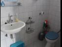 Apartments Milka - 100m from the sea A1(4), A2(2+1) Seget Donji - Riviera Trogir  - Apartment - A2(2+1): bathroom with toilet
