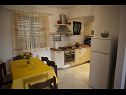 Apartments Kata - 100m from sea: A1(4+1), A2(2+2) Seget Vranjica - Riviera Trogir  - Apartment - A2(2+2): kitchen and dining room