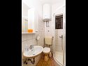 Apartments VV A1(2+1), A2(5), A3(7) Seget Vranjica - Riviera Trogir  - Apartment - A3(7): bathroom with toilet