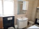 Apartments Vesna - 40 m from pebble beach: A1(4+1), A2(4), A3(4+1) Seget Vranjica - Riviera Trogir  - Apartment - A1(4+1): bathroom with toilet