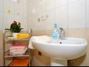 Apartments Žar - free parking A1(4+1), A2(2+2), A3(2+2), A4(4+1) Seget Vranjica - Riviera Trogir  - Apartment - A2(2+2): bathroom with toilet