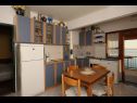 Apartments Kira - 20 M from the beach : A1(4+1) Seget Vranjica - Riviera Trogir  - Apartment - A1(4+1): kitchen and dining room