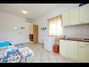 Apartments Mare - 30 m from pebble beach: SA1(2), SA2(2), A3(4+1), A4(4+1), A5(8) Seget Vranjica - Riviera Trogir  - Studio apartment - SA2(2): kitchen and dining room