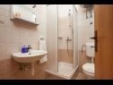 Apartments Mare - 30 m from pebble beach: SA1(2), SA2(2), A3(4+1), A4(4+1), A5(8) Seget Vranjica - Riviera Trogir  - Studio apartment - SA2(2): bathroom with toilet