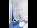 Apartments Snježa - 20 m from the sea : A1(9), A2(6+2) Seget Vranjica - Riviera Trogir  - Apartment - A1(9): bathroom with toilet