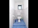 Apartments Snježa - 20 m from the sea : A1(9), A2(6+2) Seget Vranjica - Riviera Trogir  - Apartment - A2(6+2): toilet