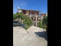 Apartments Ante - 50 M from the sea : A1(5), A2(8+2) Seget Vranjica - Riviera Trogir  - courtyard