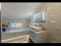 Holiday home Goldie - 30 m from beach: H(8+1) Sevid - Riviera Trogir  - Croatia - H(8+1): bathroom with toilet