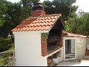 Apartments Mara - barbecue: A1(4+1), SA3(2), SA4(2+1) Trogir - Riviera Trogir  - grill (house and surroundings)