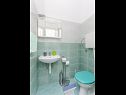 Apartments Rome - 70 m from sea: A1(6) Trogir - Riviera Trogir  - Apartment - A1(6): toilet