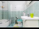Apartments Rome - 70 m from sea: A1(6) Trogir - Riviera Trogir  - Apartment - A1(6): bathroom with toilet