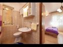 Apartments and rooms Ivo - with garden: A1(2+2), R1(2+1), R2(2) Trogir - Riviera Trogir  - Apartment - A1(2+2): bathroom with toilet