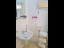 Apartments JaVi - free private parking: SA1(2), SA2(2), SA3(2), SA4(2), A5(2+2), A6(2+2) Trogir - Riviera Trogir  - Apartment - A6(2+2): bathroom with toilet