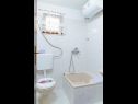Apartments Vesna - comfortable: A1(4+1) Trogir - Riviera Trogir  - Apartment - A1(4+1): bathroom with toilet