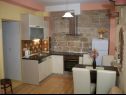 Apartments and rooms Jare - in old town R1 zelena(2), A2 gornji (2+2) Trogir - Riviera Trogir  - kitchen and dining room