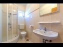 Apartments Mare - comfortable apartment : A1(5) Trogir - Riviera Trogir  - Apartment - A1(5): bathroom with toilet
