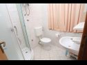 Apartments Mare - comfortable apartment : A1(5), A2(5) Trogir - Riviera Trogir  - Apartment - A2(5): bathroom with toilet