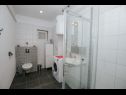 Apartments Florio - garden & free parking: A1(5) Trogir - Riviera Trogir  - Apartment - A1(5): bathroom with toilet