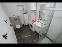 Apartments Florio - garden & free parking: A1(5) Trogir - Riviera Trogir  - Apartment - A1(5): bathroom with toilet