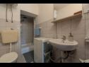 Holiday home Neve - 30 m from sea: H(6+2) Vinisce - Riviera Trogir  - Croatia - H(6+2): bathroom