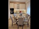 Apartments Slaven - 50 m from beach: A1(4+2), A2(2+1), A3(4+1) Vinisce - Riviera Trogir  - Apartment - A1(4+2): kitchen and dining room