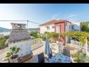 Apartments Kosta - 70m from sea : A1(2+1), A2(4+2) Vinisce - Riviera Trogir  - courtyard