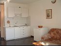 Apartments Tonka - 10 m from beach A1(2), A2(2+2), A3(3), A4(2), A5(2+2), A6(3) Vinisce - Riviera Trogir  - Apartment - A2(2+2): kitchen
