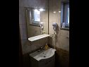 Apartments Antonija - jacuzzi and fitness SA1(2), A2(2+2), SA3(2+1), A4(2+2) Vinisce - Riviera Trogir  - Studio apartment - SA1(2): bathroom with toilet