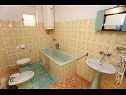 Apartments Mar - 10m from the sea: A1(5+1), A2(6) Vinisce - Riviera Trogir  - Apartment - A1(5+1): bathroom with toilet