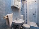 Apartments Miranda - quiet & next to the sea: A1(2+2), A2(2+2), A3(2+1), A4(2+1) Vinisce - Riviera Trogir  - Apartment - A1(2+2): bathroom with toilet