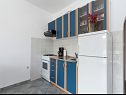 Apartments Miranda - quiet & next to the sea: A1(2+2), A2(2+2), A3(2+1), A4(2+1) Vinisce - Riviera Trogir  - Apartment - A1(2+2): kitchen