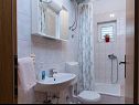 Apartments Miranda - quiet & next to the sea: A1(2+2), A2(2+2), A3(2+1), A4(2+1) Vinisce - Riviera Trogir  - Apartment - A2(2+2): bathroom with toilet