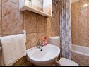 Apartments Miranda - quiet & next to the sea: A1(2+2), A2(2+2), A3(2+1), A4(2+1) Vinisce - Riviera Trogir  - Apartment - A3(2+1): bathroom with toilet