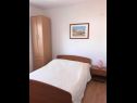 Apartments Deni - 30 m from sea: A2(4+1), A3(4+2) Vinisce - Riviera Trogir  - Apartment - A3(4+2): bedroom