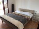Apartments Deni - 30 m from sea: A2(4+1), A3(4+2) Vinisce - Riviera Trogir  - Apartment - A2(4+1): bedroom
