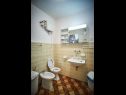 Apartments Ivan - close to the sea: A1(8+1), A2(2) Vinisce - Riviera Trogir  - Apartment - A1(8+1): bathroom with toilet