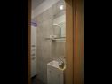 Apartments Ivan - close to the sea: A1(8+1), A2(2) Vinisce - Riviera Trogir  - Apartment - A2(2): bathroom with toilet