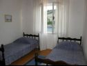Apartments Ljubi - 20 m from beach: A1(4+1), A2 Crveni(2+2), A3 Zeleni(2+2) Vinisce - Riviera Trogir  - Apartment - A1(4+1): bedroom