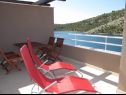 Apartments Ljubi - 20 m from beach: A1(4+1), A2 Crveni(2+2), A3 Zeleni(2+2) Vinisce - Riviera Trogir  - Apartment - A2 Crveni(2+2): terrace