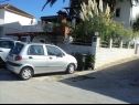 Apartments Josip - 5 m from beach: A1(6) Vinisce - Riviera Trogir  - parking (house and surroundings)